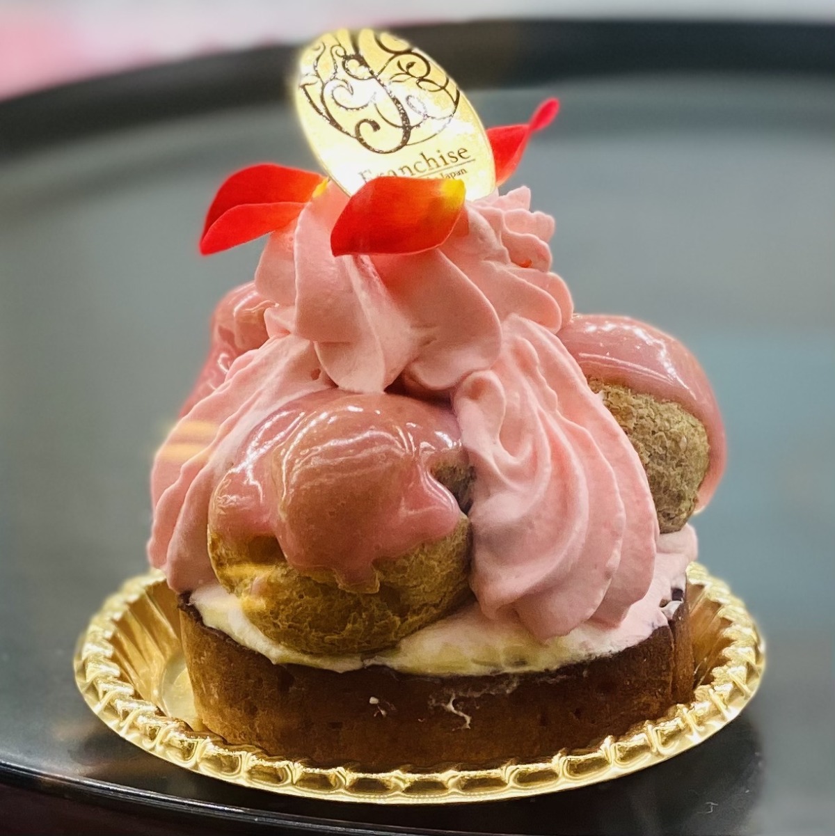 11月限定のケーキ ローズの甘い香りで優雅なひととき フランシーズ 堺市中区 さかにゅー
