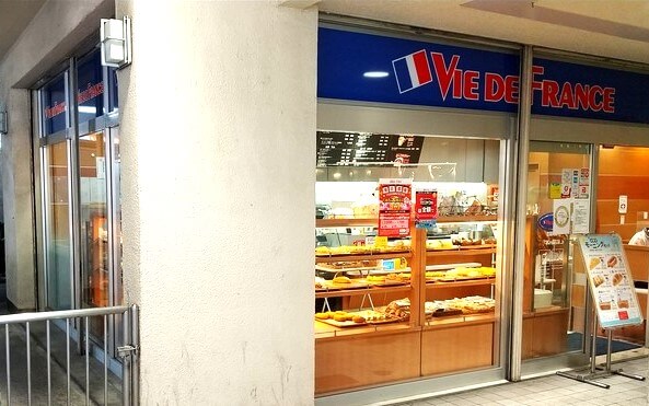 【閉店】フランスをイメージした自家製パンがおいしい『VIE DE FRANCE 初芝店』がまさかの3月閉店だそうです…：