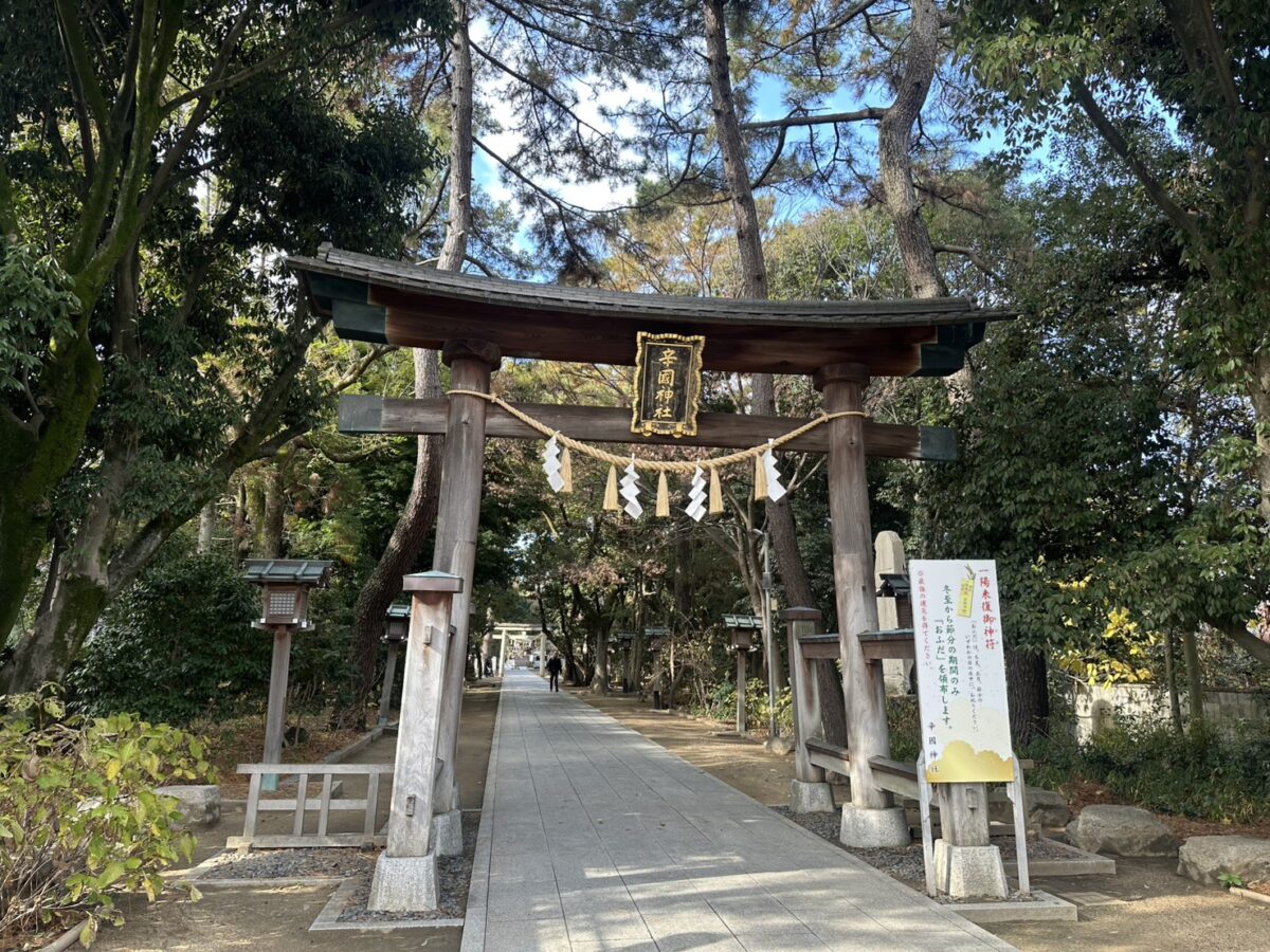 【知る人ぞ知る 神社・仏閣めぐり】大阪みどりの百選に選ばれた静寂の森。藤井寺「辛國神社」の緑豊かな参道を歩きパワーをもらおう