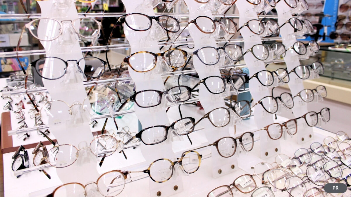 【堺市南区・中区】2本で8,250円(税込)！？美肌効果レンズで顔映りも激変！お買い物ついでに寄れる『アイトップ』で運命のメガネ探し♪